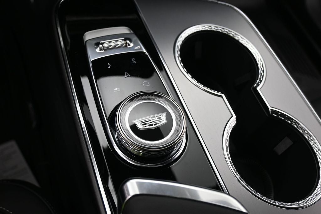 Cadillac LYRIQ Vehicle Full-screen Gallery Image 11