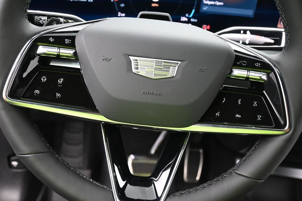 Cadillac LYRIQ Vehicle Full-screen Gallery Image 12