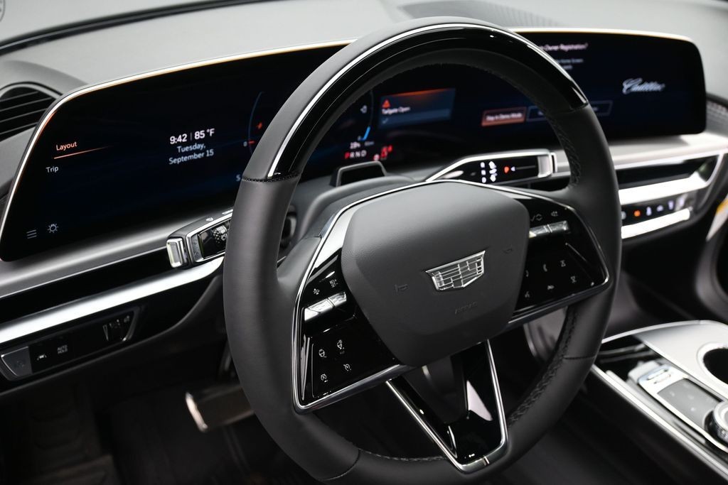 Cadillac LYRIQ Vehicle Full-screen Gallery Image 14