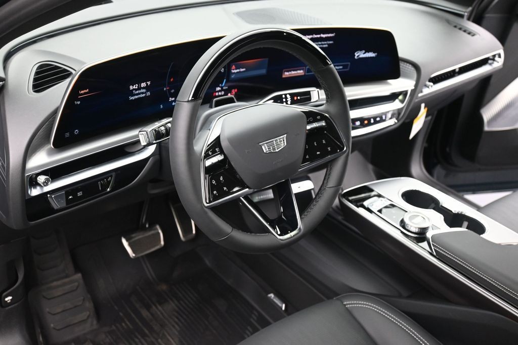 Cadillac LYRIQ Vehicle Full-screen Gallery Image 15