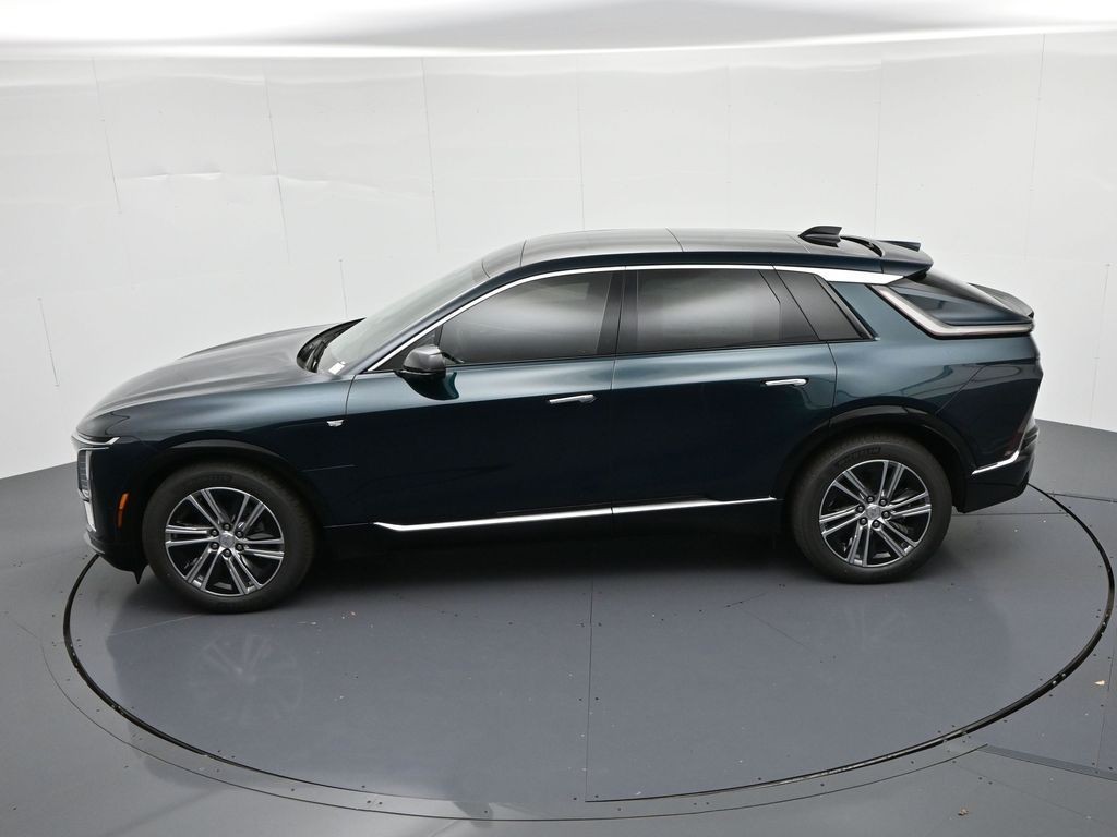Cadillac LYRIQ Vehicle Full-screen Gallery Image 19
