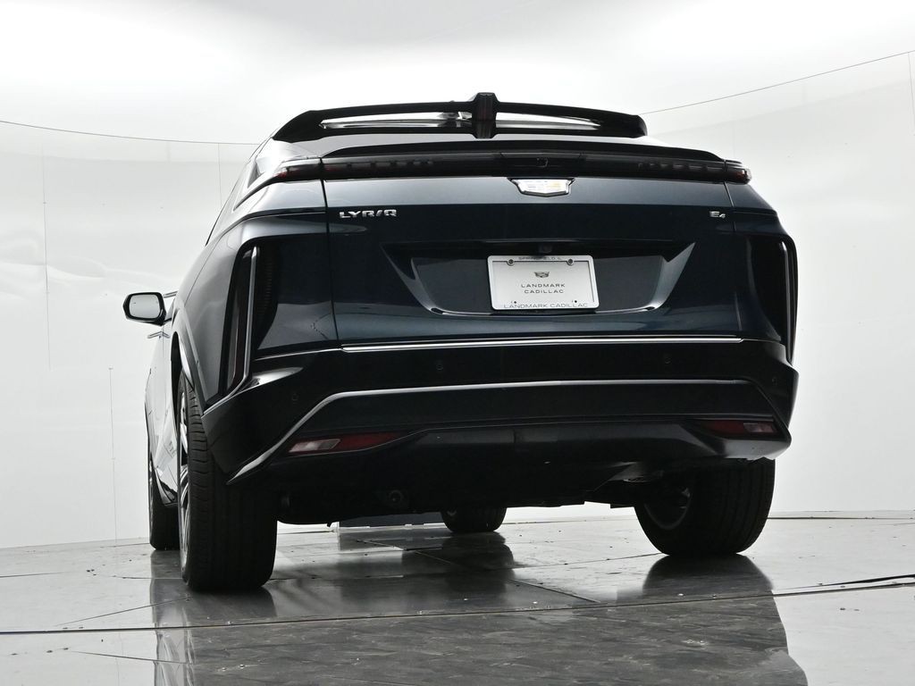 Cadillac LYRIQ Vehicle Full-screen Gallery Image 21