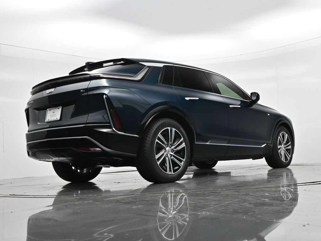 Cadillac LYRIQ Vehicle Full-screen Gallery Image 22