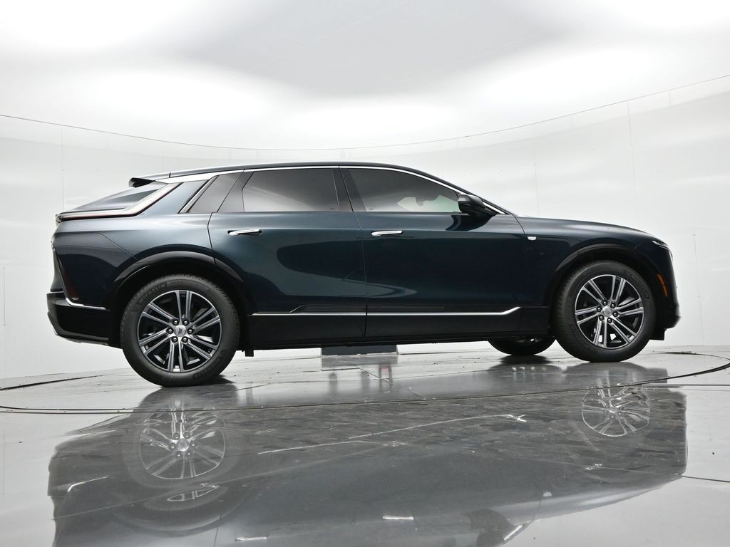 Cadillac LYRIQ Vehicle Full-screen Gallery Image 23