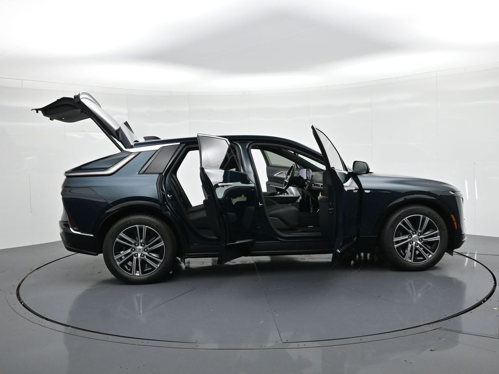 Cadillac LYRIQ Vehicle Full-screen Gallery Image 24