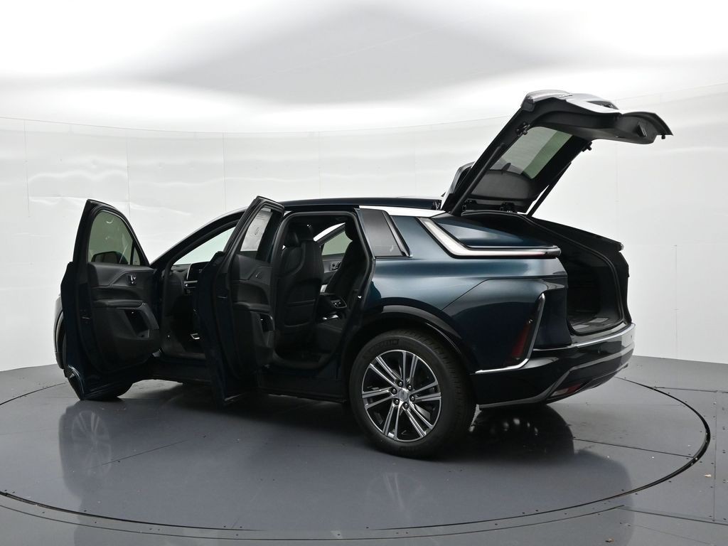 Cadillac LYRIQ Vehicle Full-screen Gallery Image 25