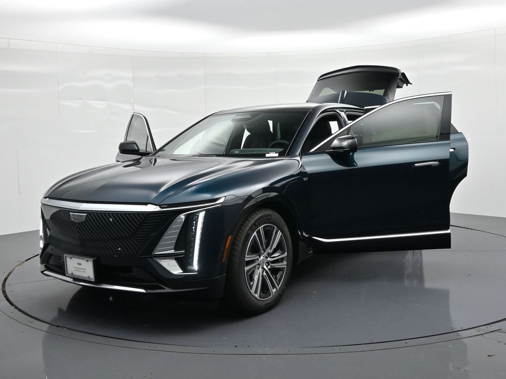 Cadillac LYRIQ Vehicle Full-screen Gallery Image 26