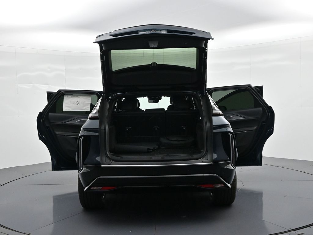 Cadillac LYRIQ Vehicle Full-screen Gallery Image 27