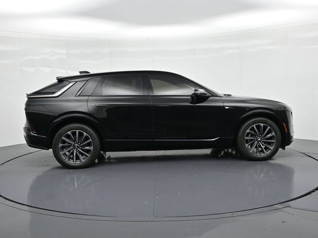 Cadillac LYRIQ Vehicle Full-screen Gallery Image 4