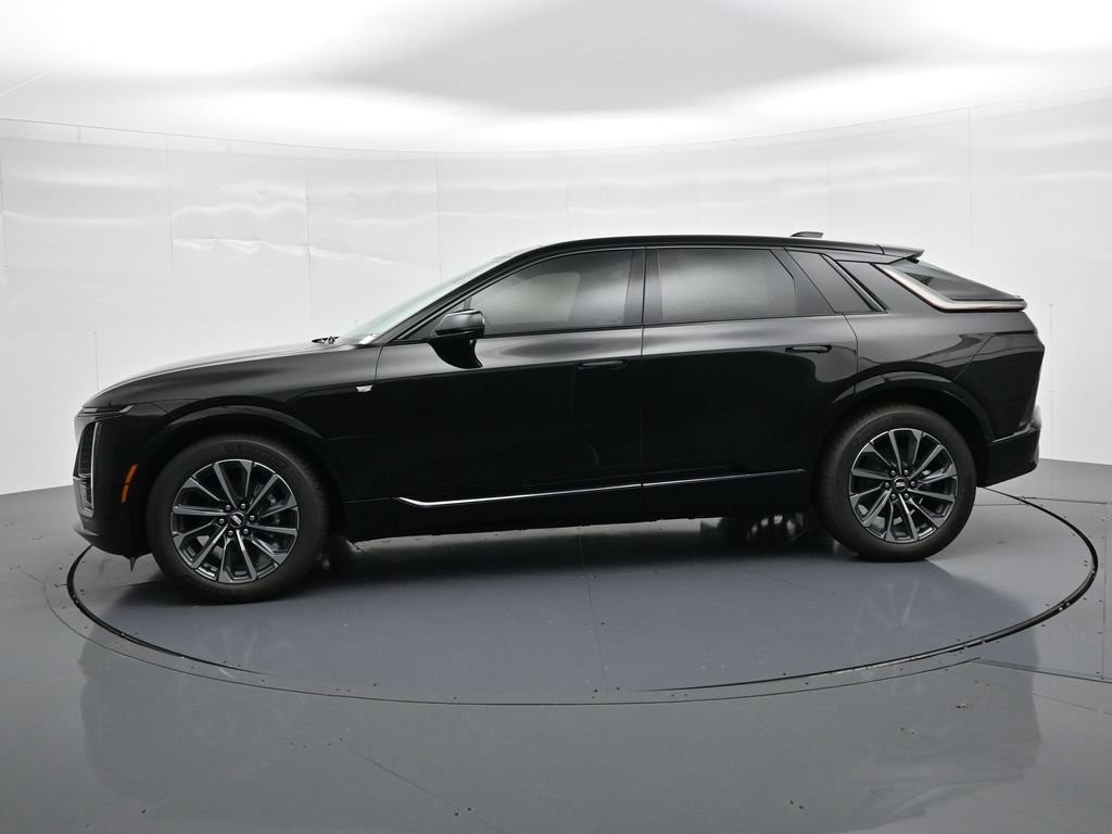 Cadillac LYRIQ Vehicle Full-screen Gallery Image 8