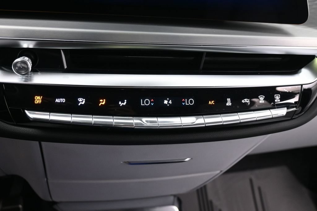 Cadillac LYRIQ Vehicle Full-screen Gallery Image 10