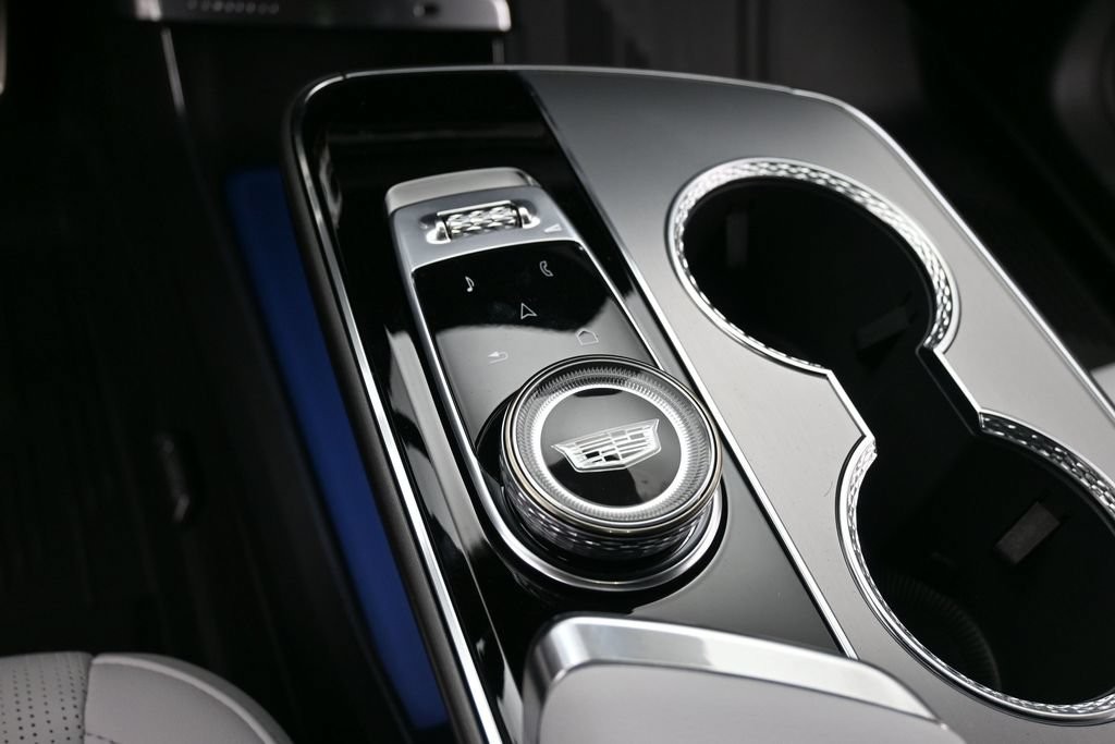 Cadillac LYRIQ Vehicle Full-screen Gallery Image 11