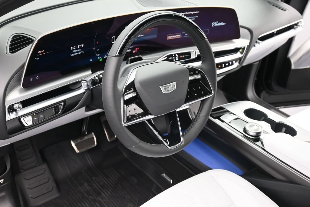 Cadillac LYRIQ Vehicle Full-screen Gallery Image 14