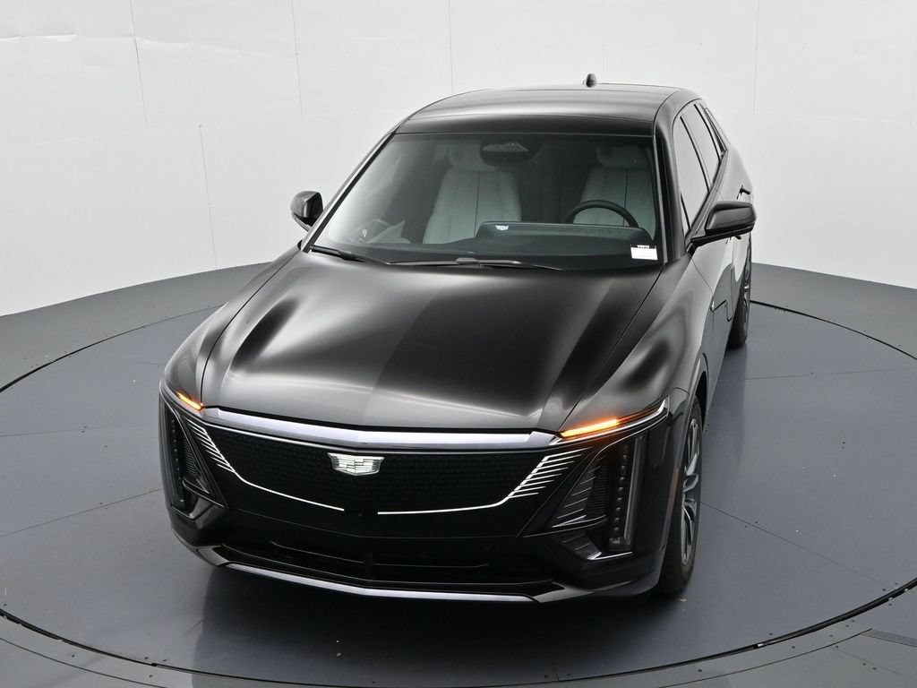Cadillac LYRIQ Vehicle Full-screen Gallery Image 18