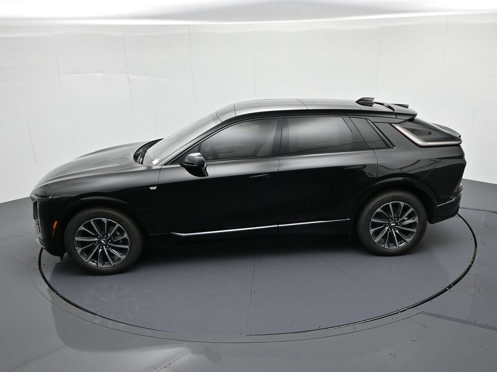 Cadillac LYRIQ Vehicle Full-screen Gallery Image 19