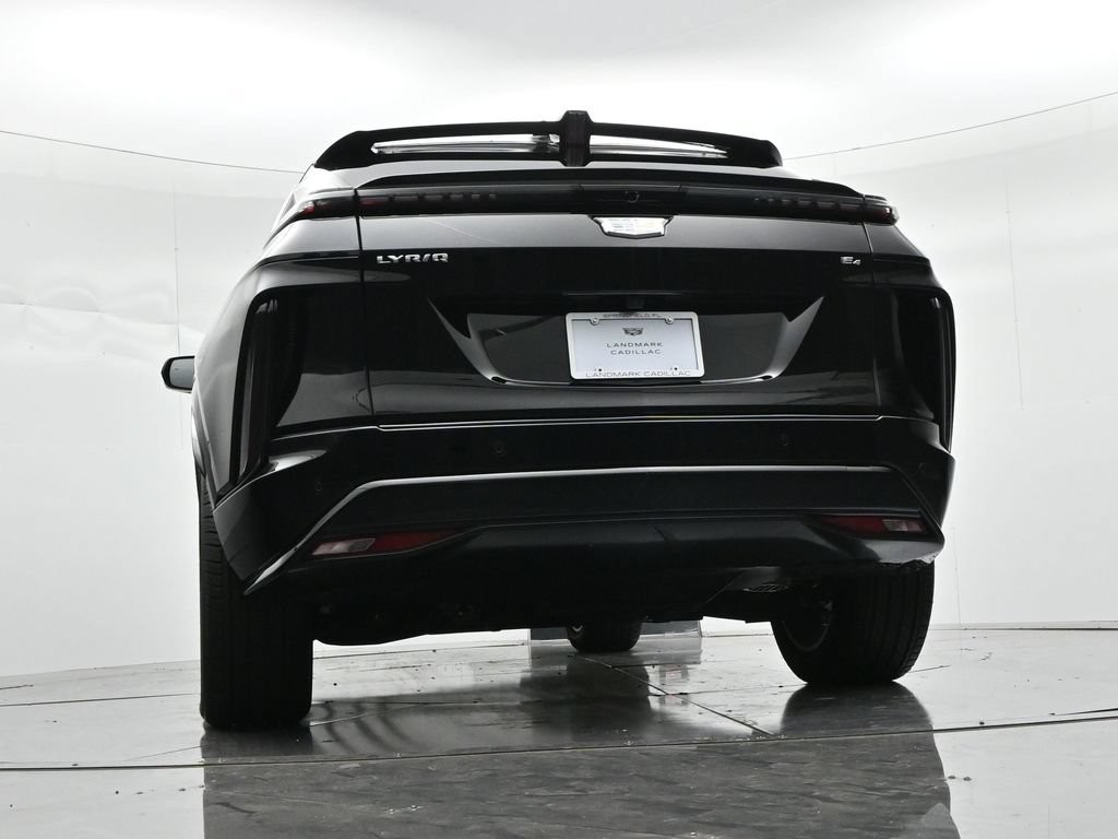 Cadillac LYRIQ Vehicle Full-screen Gallery Image 21