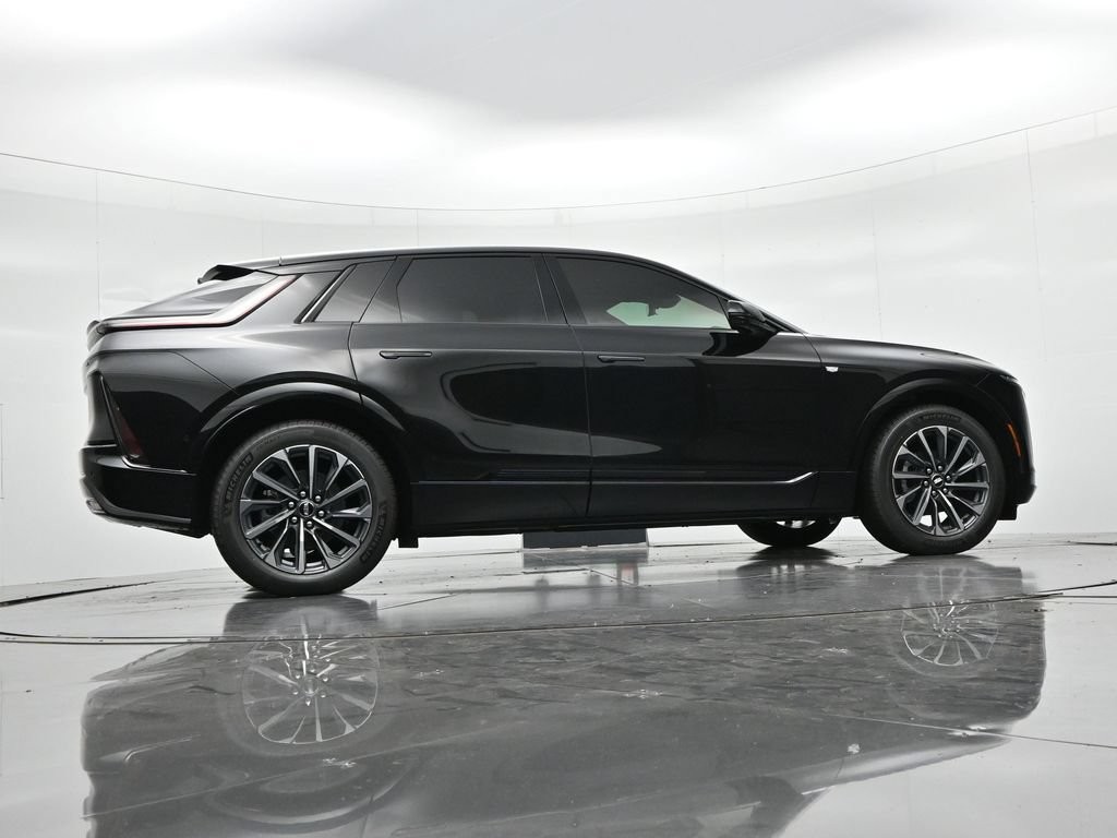 Cadillac LYRIQ Vehicle Full-screen Gallery Image 23