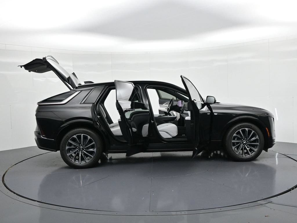 Cadillac LYRIQ Vehicle Full-screen Gallery Image 24