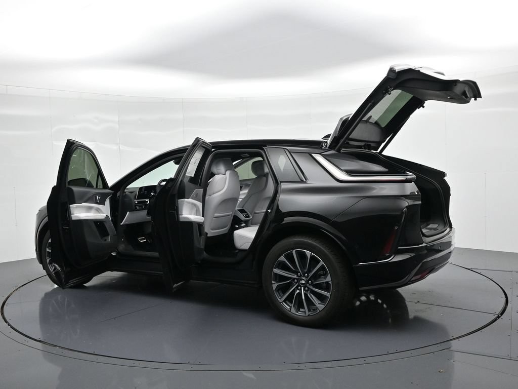 Cadillac LYRIQ Vehicle Full-screen Gallery Image 25