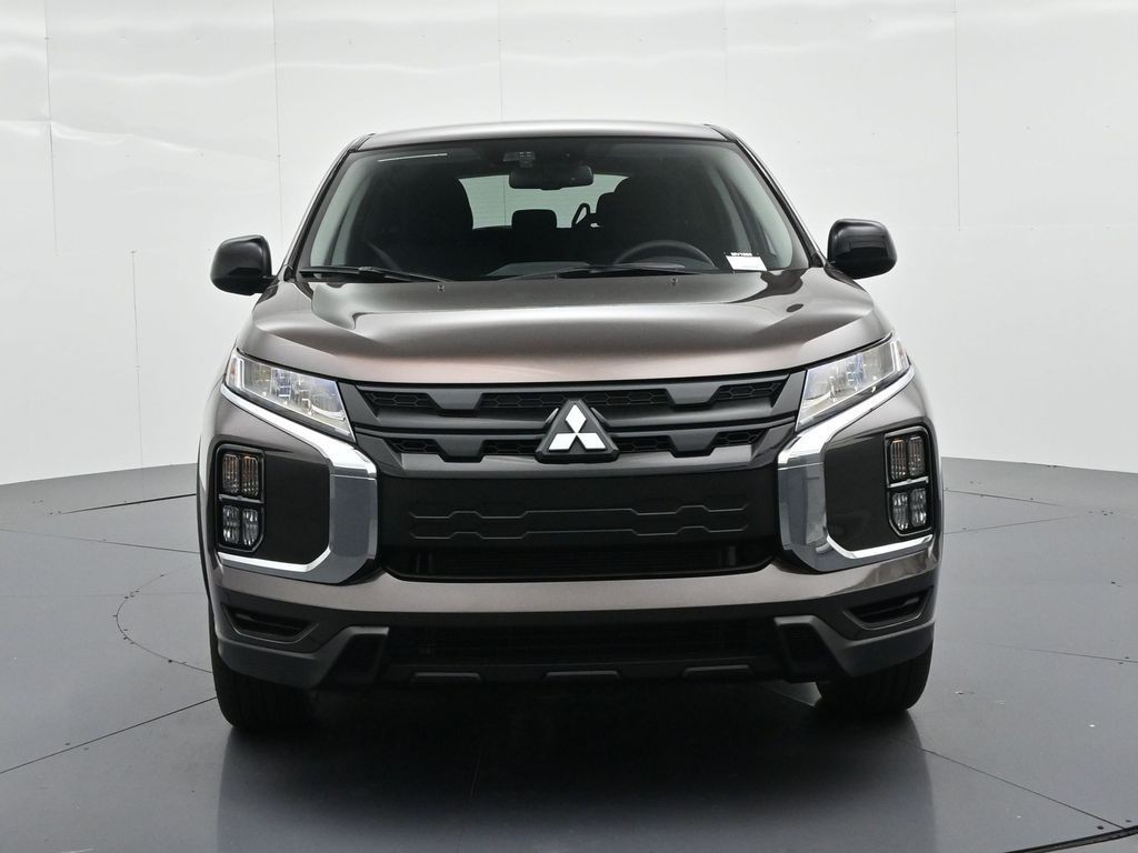 Mitsubishi Outlander Sport Vehicle Full-screen Gallery Image 2