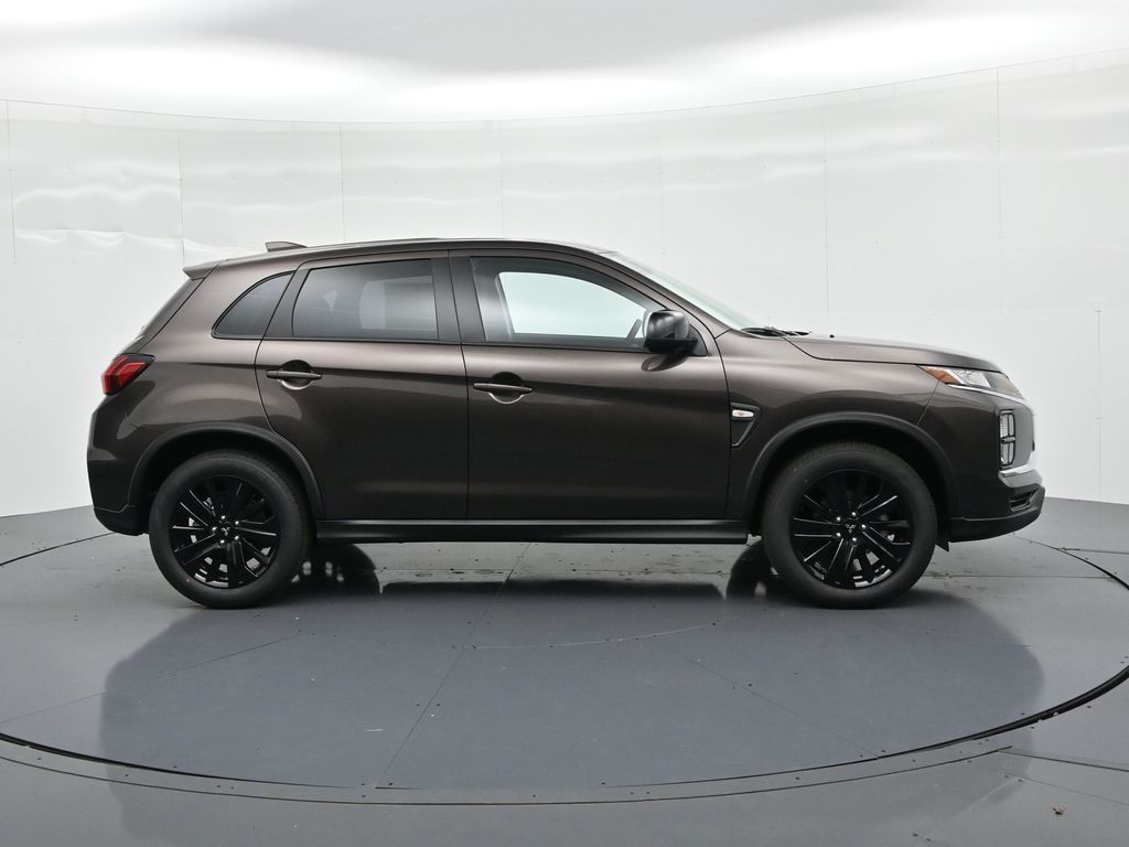 Mitsubishi Outlander Sport Vehicle Full-screen Gallery Image 4
