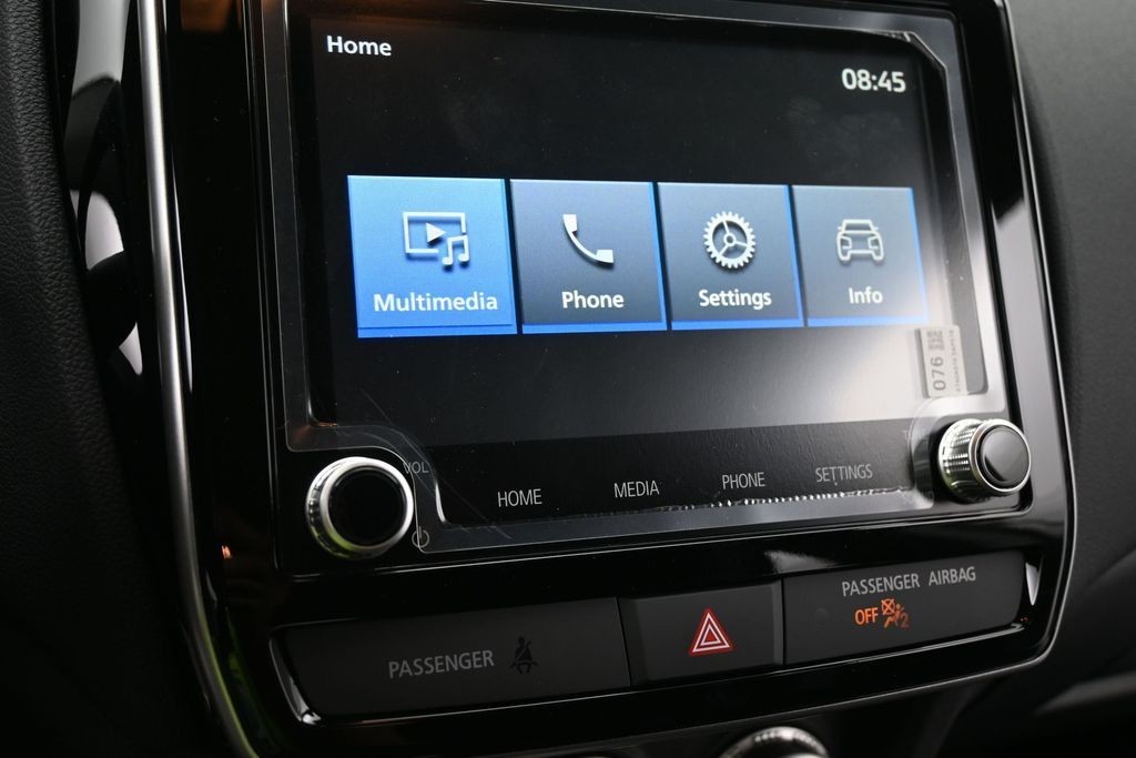 Mitsubishi Outlander Sport Vehicle Full-screen Gallery Image 9