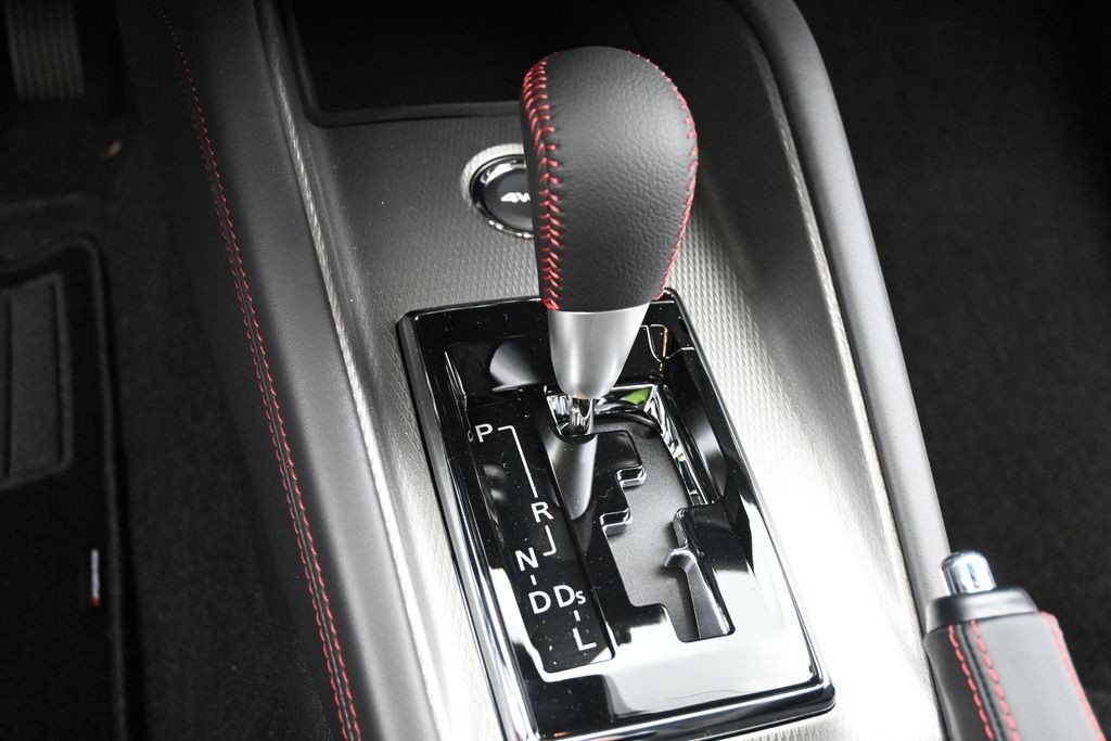 Mitsubishi Outlander Sport Vehicle Full-screen Gallery Image 11
