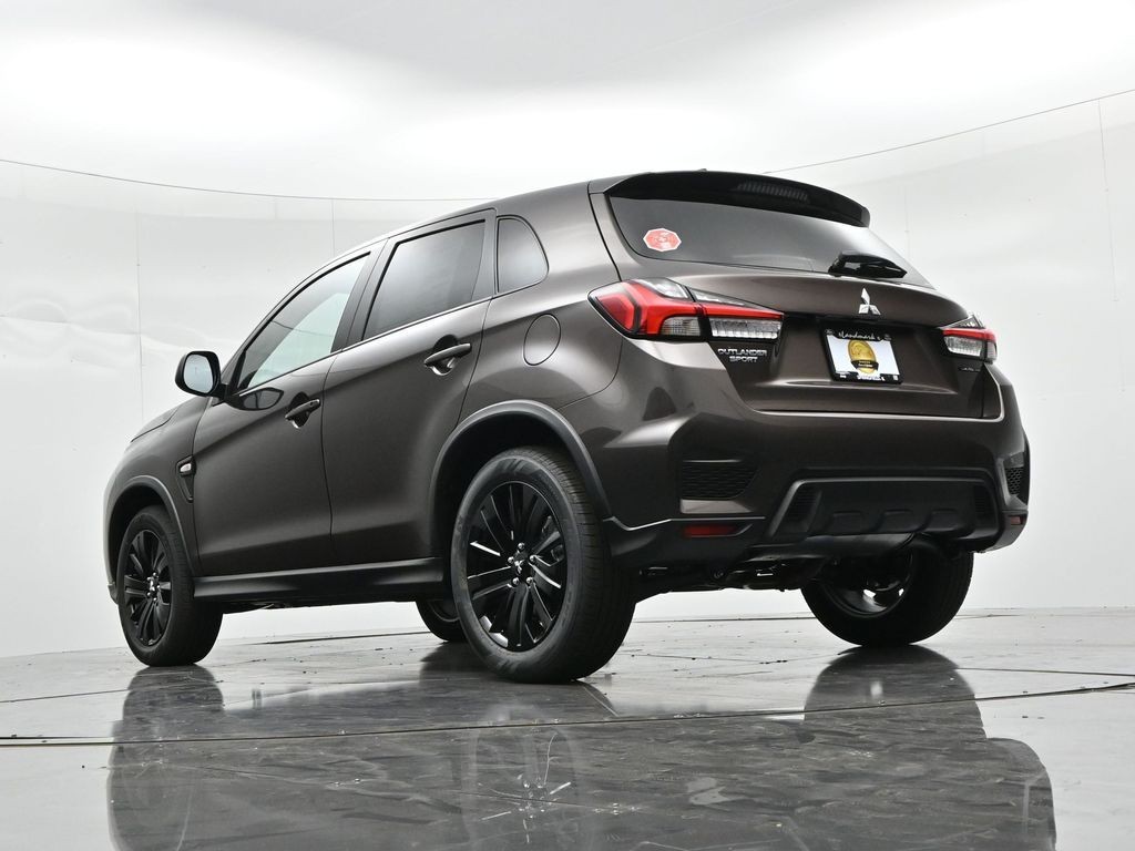 Mitsubishi Outlander Sport Vehicle Full-screen Gallery Image 18