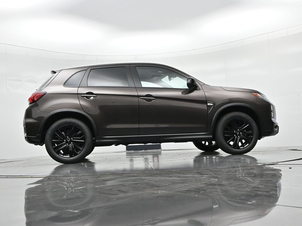 Mitsubishi Outlander Sport Vehicle Full-screen Gallery Image 21
