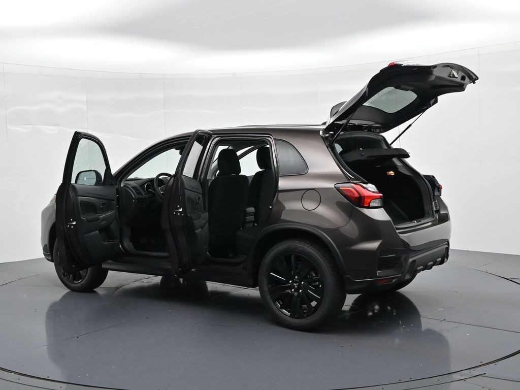 Mitsubishi Outlander Sport Vehicle Full-screen Gallery Image 23