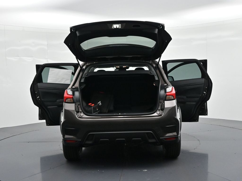 Mitsubishi Outlander Sport Vehicle Full-screen Gallery Image 25