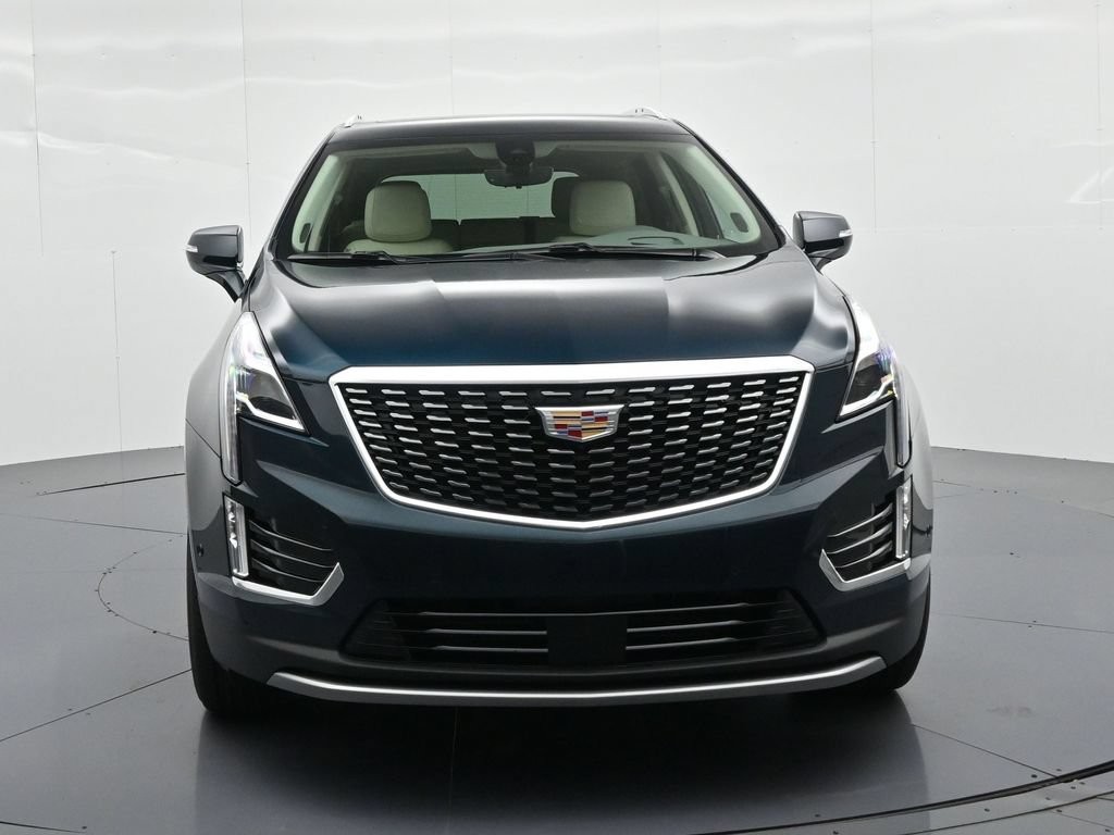Cadillac XT5 Vehicle Full-screen Gallery Image 2
