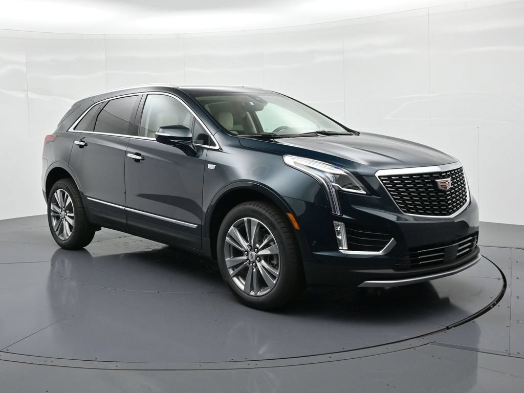 Cadillac XT5 Vehicle Full-screen Gallery Image 3