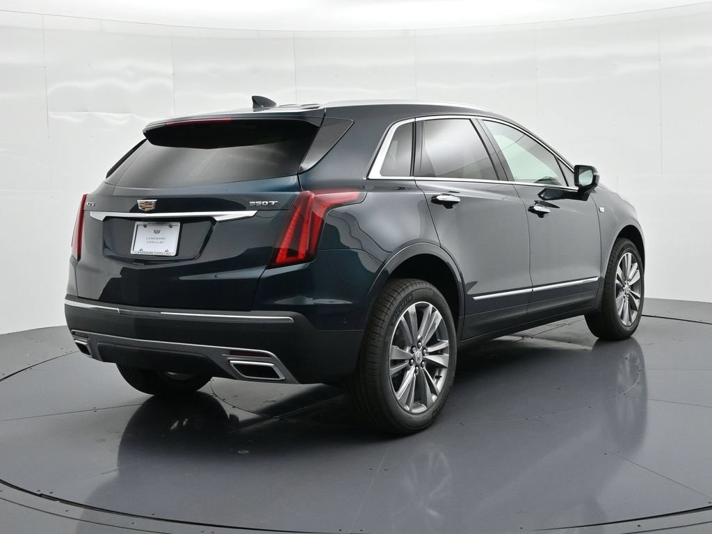 Cadillac XT5 Vehicle Full-screen Gallery Image 5