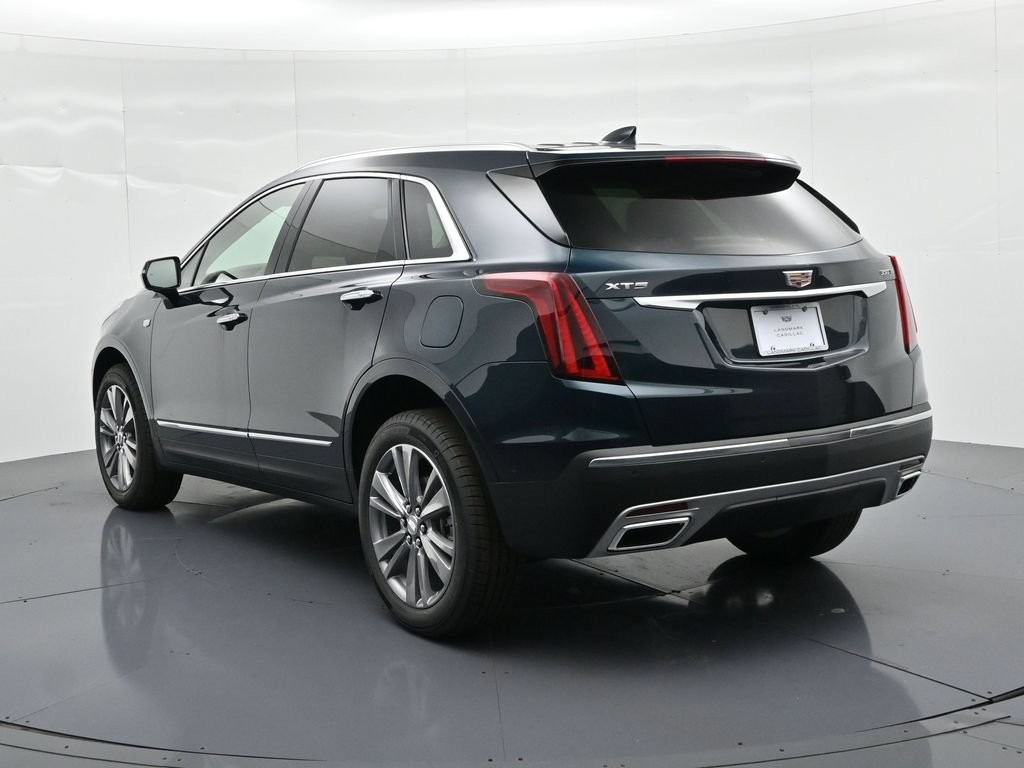 Cadillac XT5 Vehicle Full-screen Gallery Image 7