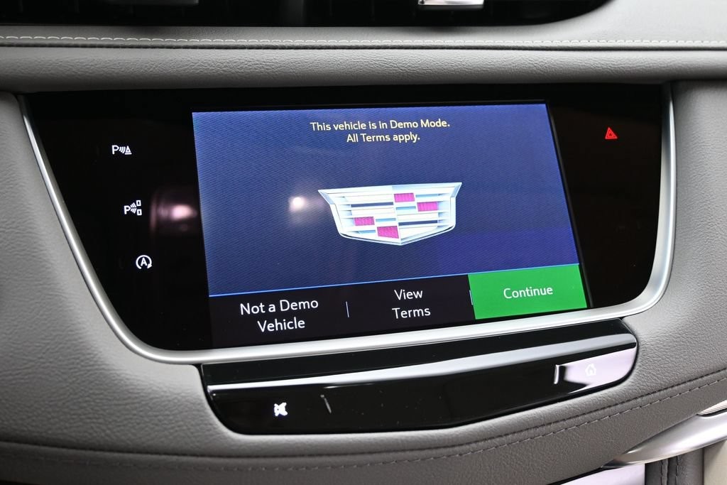 Cadillac XT5 Vehicle Full-screen Gallery Image 11