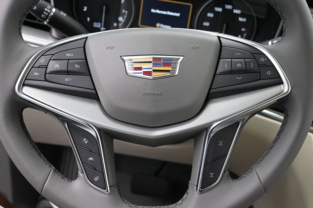 Cadillac XT5 Vehicle Full-screen Gallery Image 15