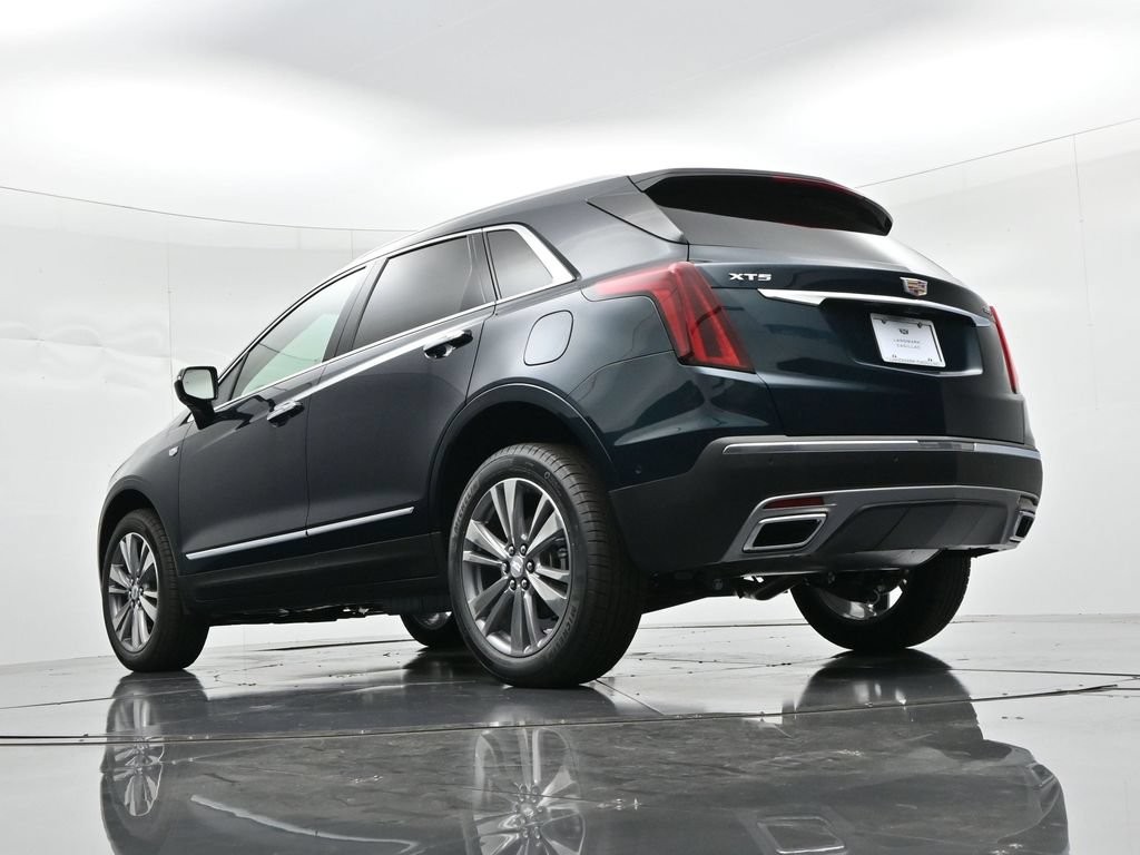 Cadillac XT5 Vehicle Full-screen Gallery Image 21