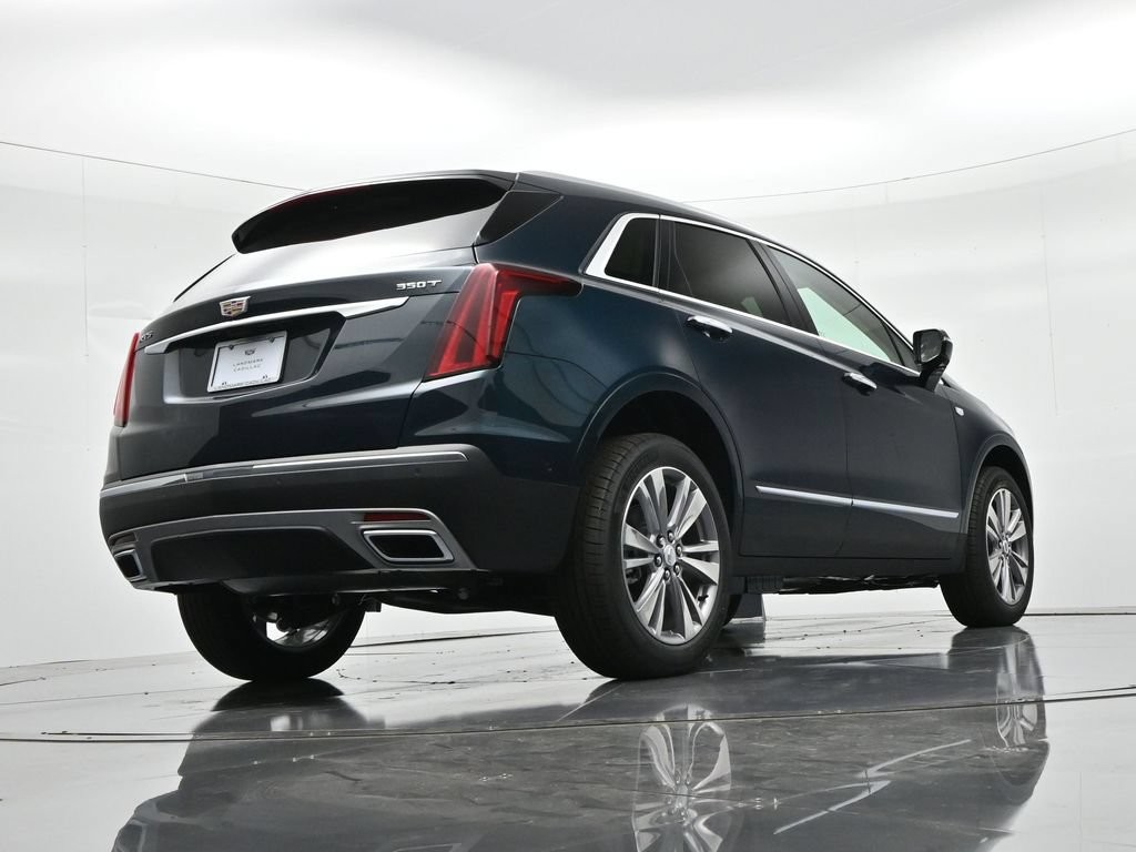 Cadillac XT5 Vehicle Full-screen Gallery Image 23