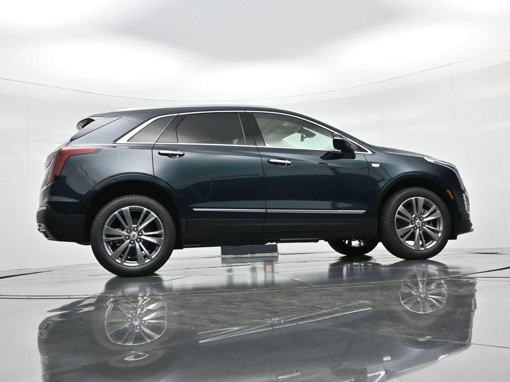 Cadillac XT5 Vehicle Full-screen Gallery Image 24