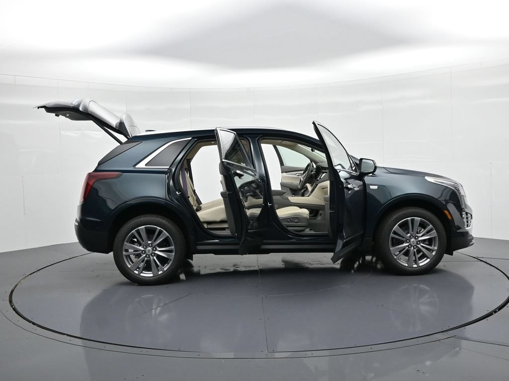 Cadillac XT5 Vehicle Full-screen Gallery Image 25