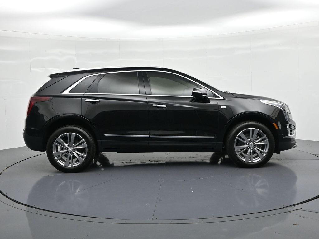 Cadillac XT5 Vehicle Full-screen Gallery Image 4