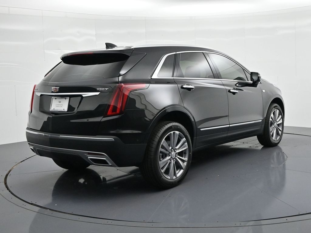 Cadillac XT5 Vehicle Full-screen Gallery Image 5