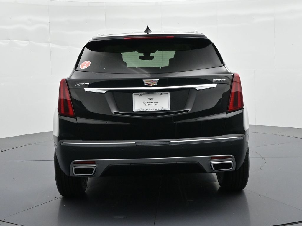 Cadillac XT5 Vehicle Full-screen Gallery Image 6
