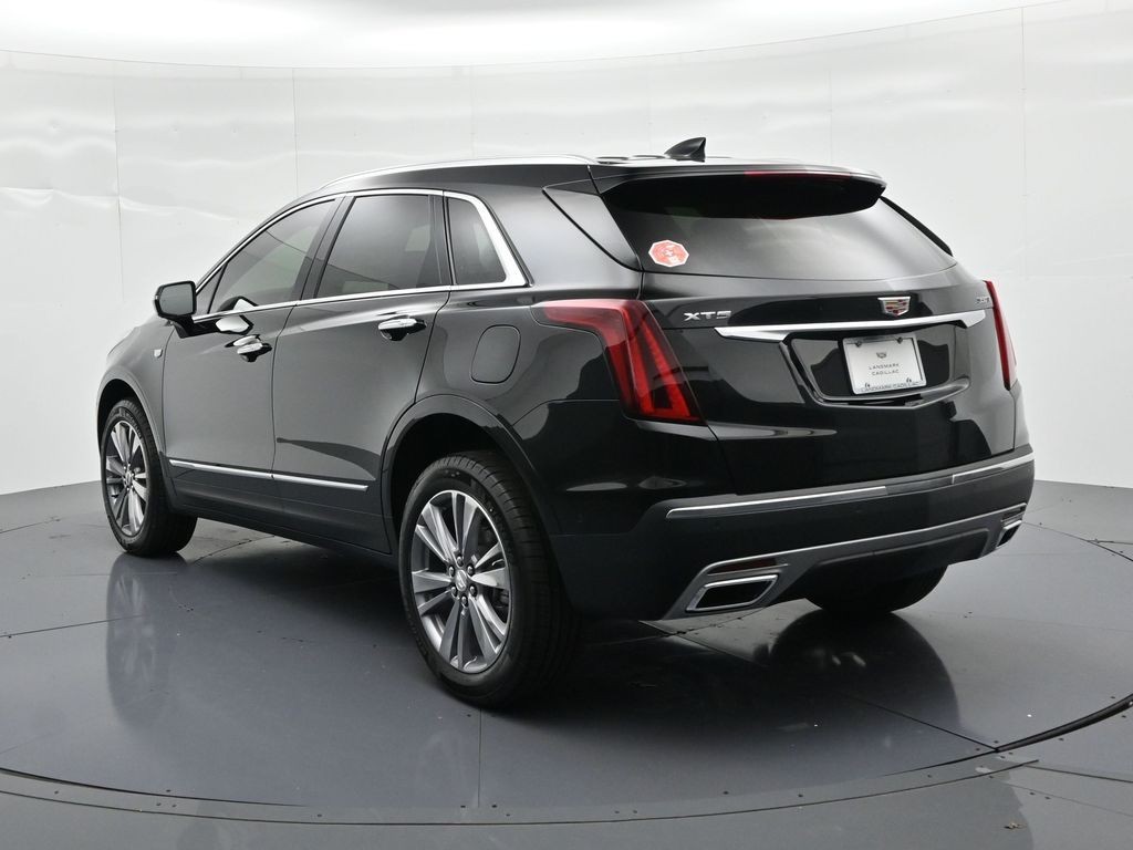 Cadillac XT5 Vehicle Full-screen Gallery Image 7