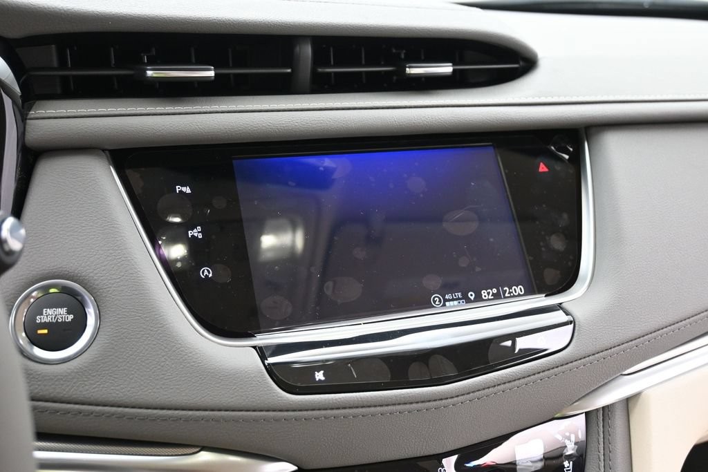 Cadillac XT5 Vehicle Full-screen Gallery Image 9