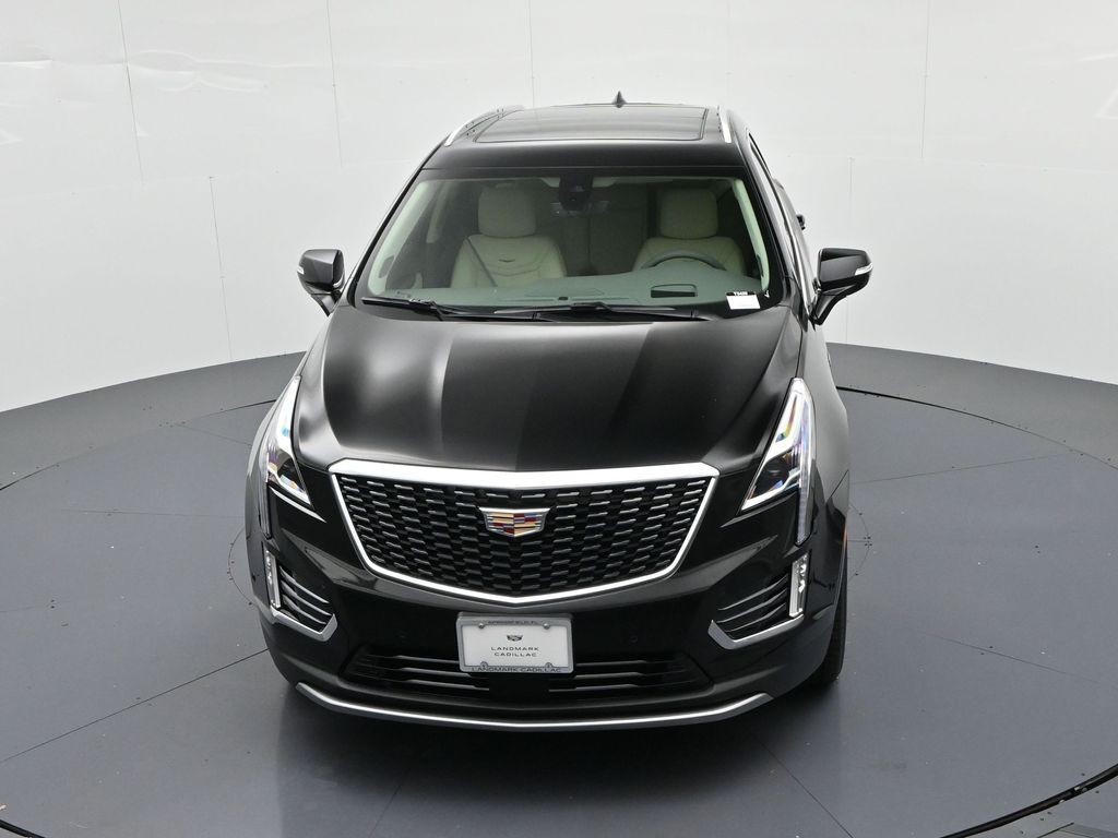 Cadillac XT5 Vehicle Full-screen Gallery Image 17