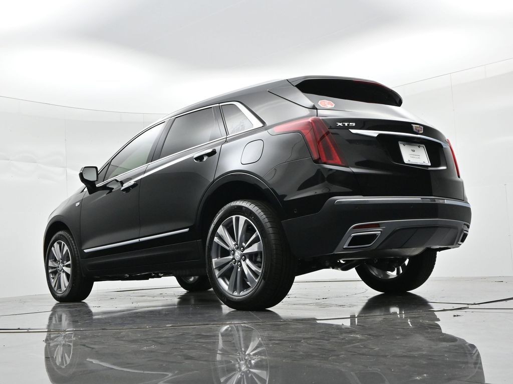 Cadillac XT5 Vehicle Full-screen Gallery Image 20