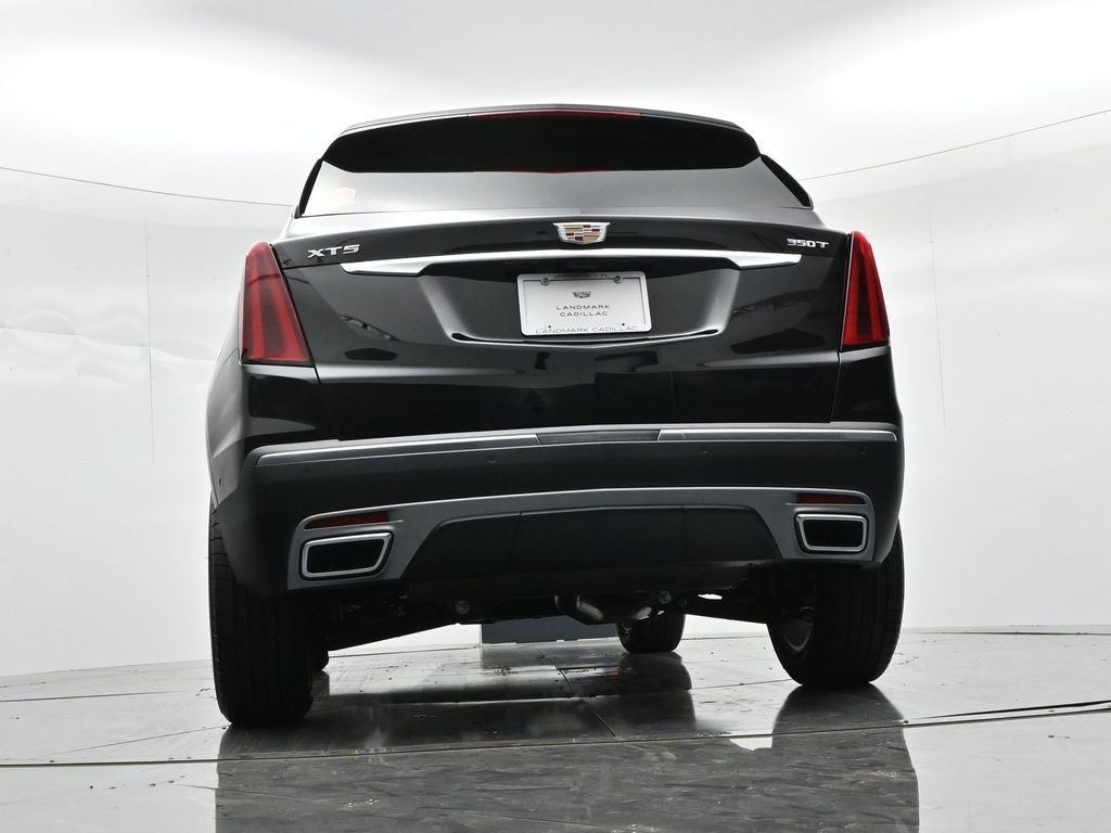 Cadillac XT5 Vehicle Full-screen Gallery Image 21