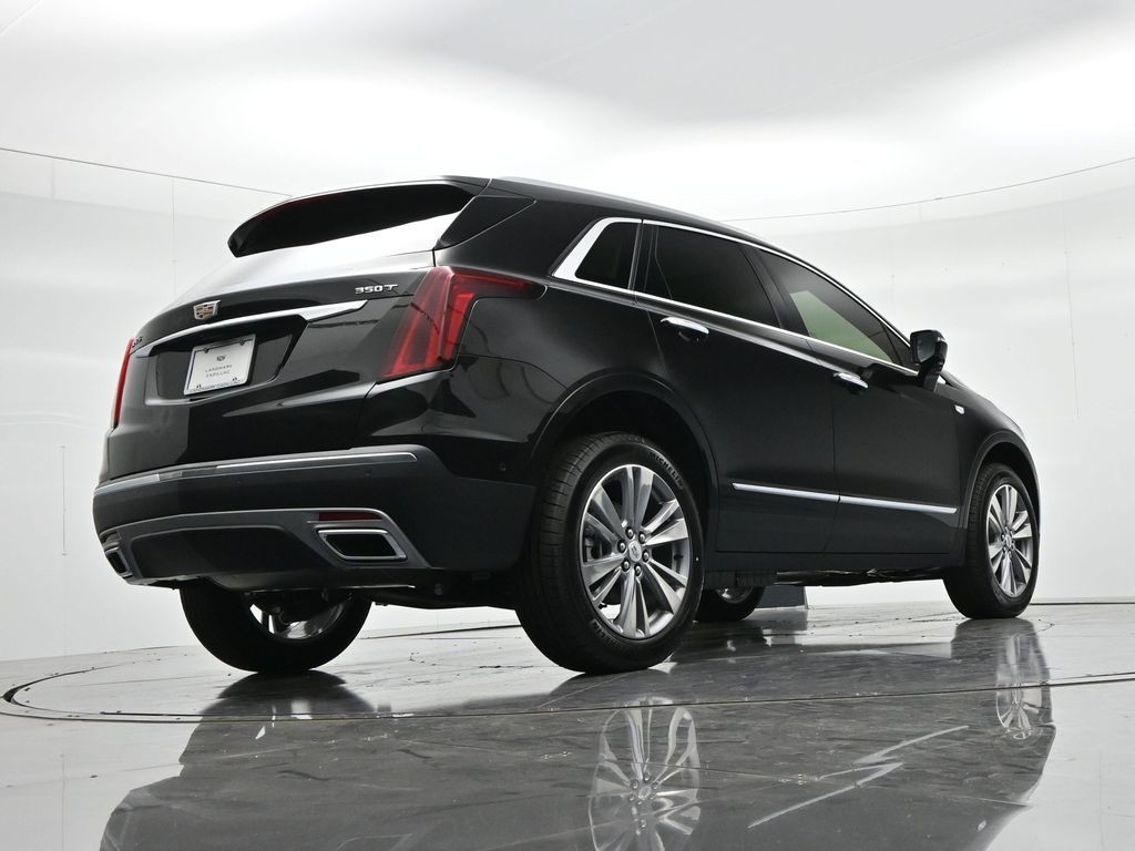 Cadillac XT5 Vehicle Full-screen Gallery Image 22